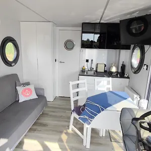 Houseboat Water Lady Apartament Plywajacy Dom Na Wodzie Lodz Botel Uraz (Trzebnica)