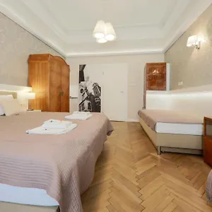 Podwale Apartment Krakau